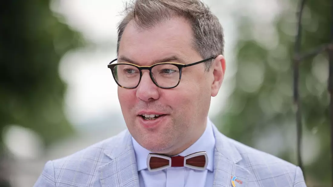 Der ukrainische Botschafter in Deutschland, Oleksii Makeiev, äußert sich zum Kriegsverlauf in der Ukraine. - Bild: Christian Charisius/dpa