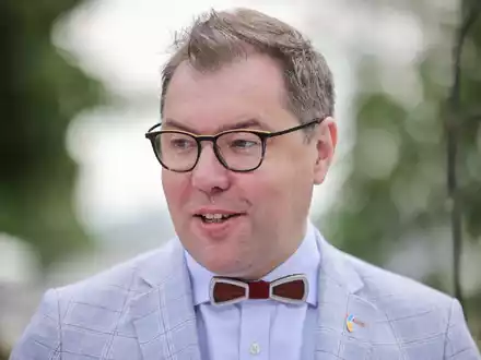 Der ukrainische Botschafter in Deutschland, Oleksii Makeiev, äußert sich zum Kriegsverlauf in der Ukraine. - Foto: Christian Charisius/dpa