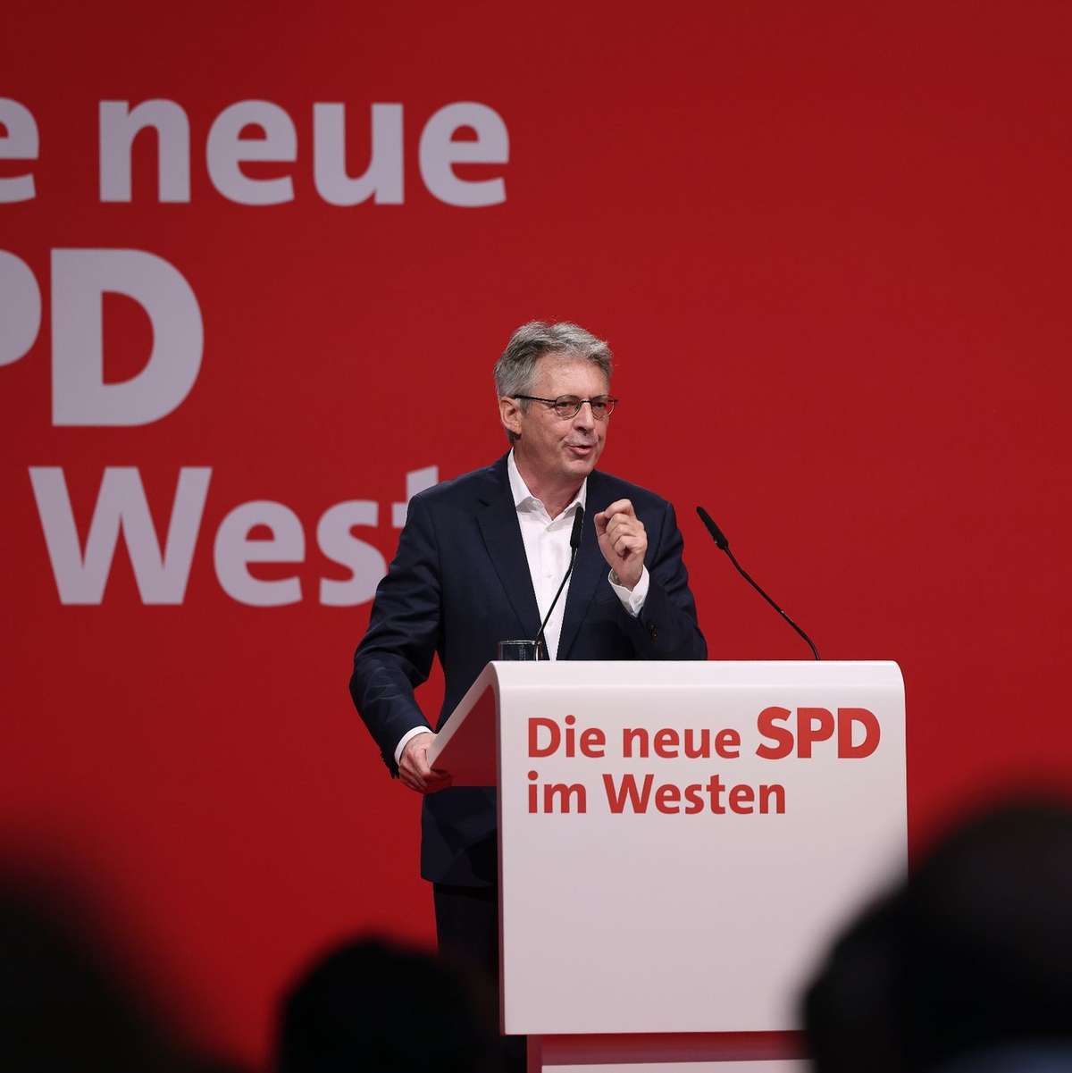 Achim Post stellte sich auf dem SPD-Landesparteitag als Kandidat für den Vorsitz der nordrhein-westälischen SPD vor - mit Erfolg. - Foto: David Young/dpa