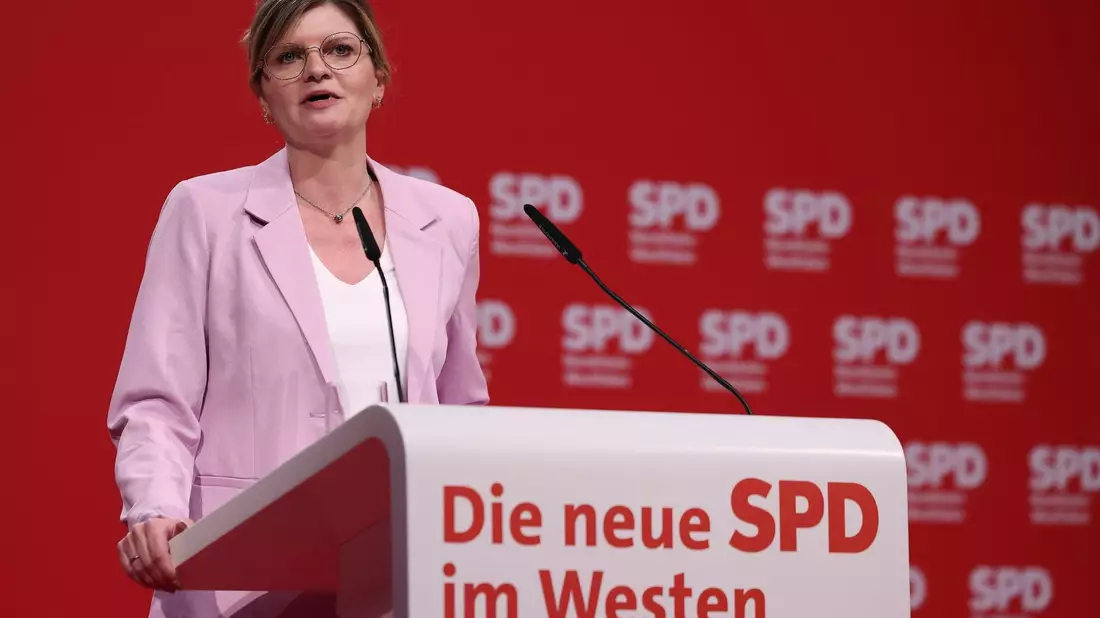 Die Duisburger Landtagsabgeordnete Sarah Philipp wurde mit großer Mehrheit als neue Vorsitzende gewählt. - Bild: David Young/dpa
