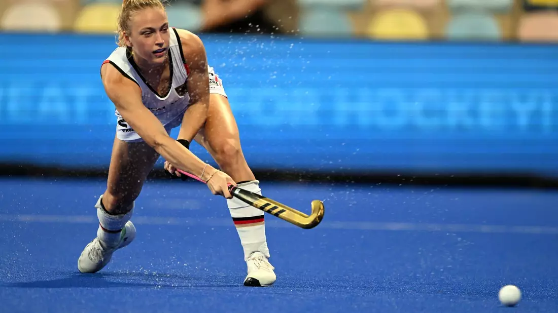 Die deutsche Hockey-Frauen um Jette Fleschütz gewannen EM-Bronze. - Bild: Federico Gambarini/dpa