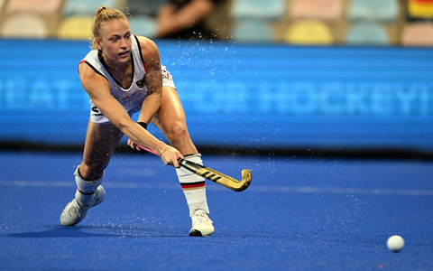Die deutsche Hockey-Frauen um Jette Fleschütz gewannen EM-Bronze. - Foto: Federico Gambarini/dpa