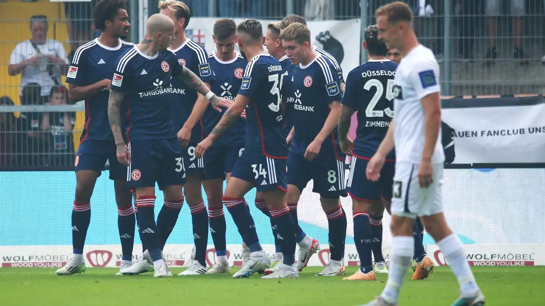 Fortuna Düsseldorf setzte sich souverän beim SV Elversberg durch. - Bild: Steven Mohr/Eibner-Pressefoto/dpa
