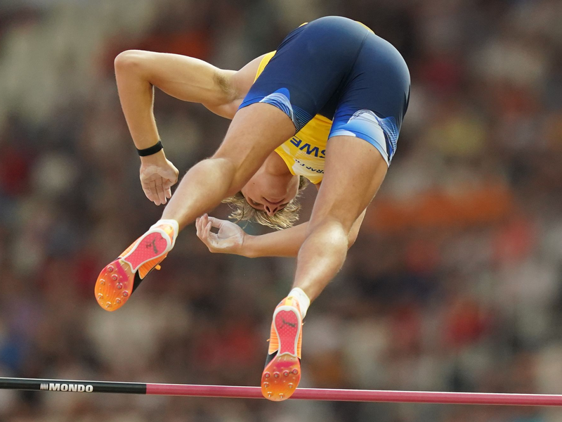 Der nur «Mondo» genannte Armand Duplantis aus Schweden überquerte beim Diamond-League-Finale in Eugene 6,23 Meter. - Foto: Marcus Brandt/dpa