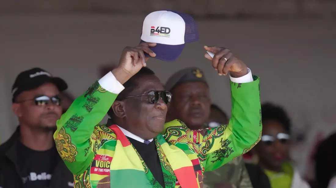 Geht der 80-jährige Emmerson Mnangagwa in eine zweite Amtszeit? Wahlen in Simbabwe sind regelmäßig von Unregelmäßigkeiten überschattet. - Bild: Tsvangirayi Mukwazhi/AP/dpa