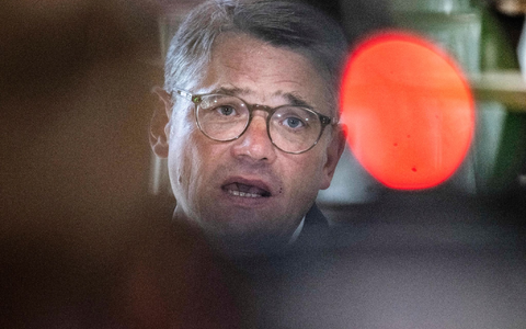 Boris Rhein wird im Landtag in Wiesbaden als Ministerpräsident von Hessen vereidigt. - Foto: Boris Roessler/dpa