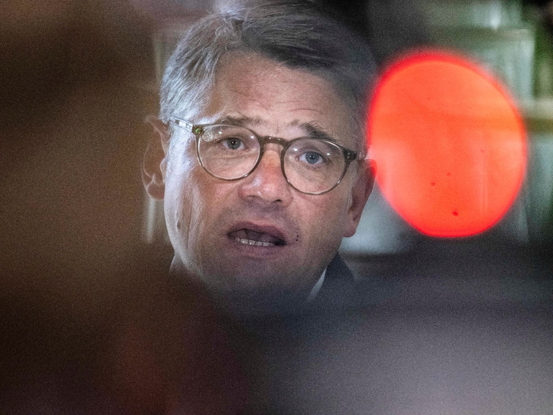 Boris Rhein wird im Landtag in Wiesbaden als Ministerpräsident von Hessen vereidigt. - Foto: Boris Roessler/dpa