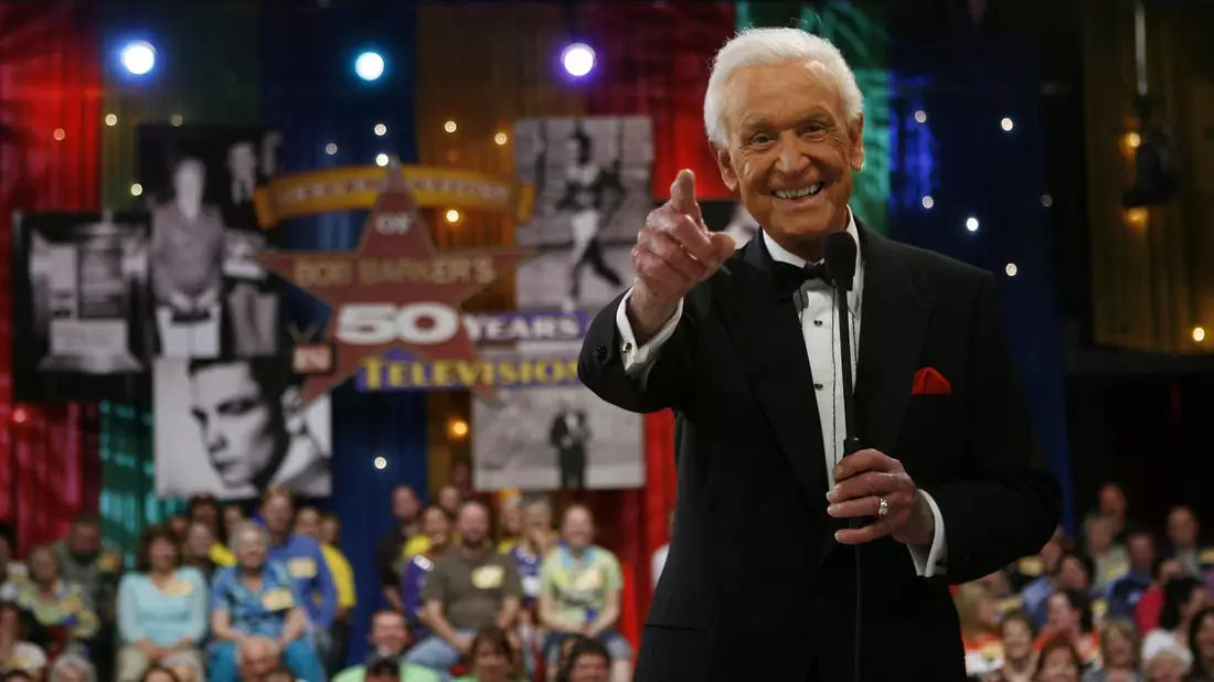 Moderator Bob Barker während der Dreharbeiten zu einer speziellen Prime-Time-Folge von «The Price Is Right» im Jahr 2007 . - Bild: Kevork Djansezian/AP