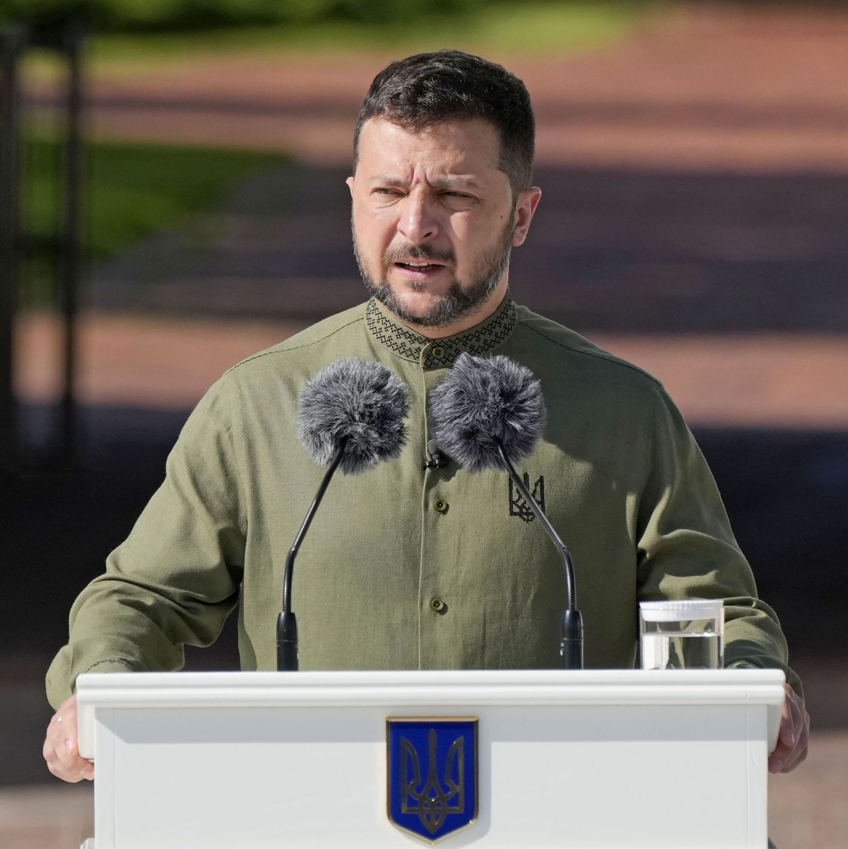 Über bereits erfolgte Zusagen hinaus benötigt die Ukraine laut Präsident Wolodymyr Selenskyj zur Verteidigung gegen den russischen Angriffskrieg rund 100 weitere Kampfflugzeuge. - Foto: ---/kyodo/dpa