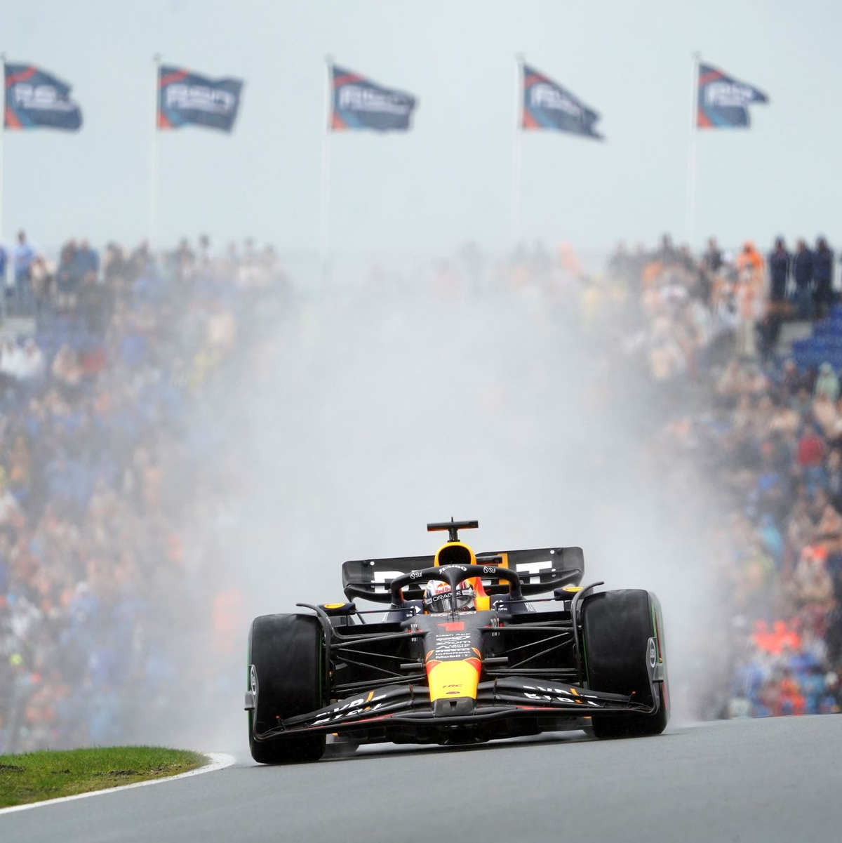 Max Verstappen wird nach dem Sieg in Zandvoort von allen Seiten gelobt. - Foto: Tim Goode/PA Wire/dpa