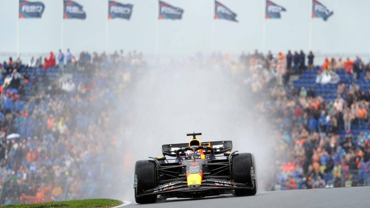 Max Verstappen vom Team Red Bull steuert sein Auto über die Rennstrecke. - Foto: Tim Goode/PA Wire/dpa