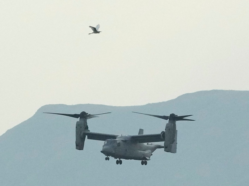 Kipprotor-Wandelflugzeug von Typ OV-22 Osprey des US-Militärs. Ein solches Flugzeug ist in Australien bei einer Übung abgestürzt. - Foto: Aaron Favila/AP/dpa