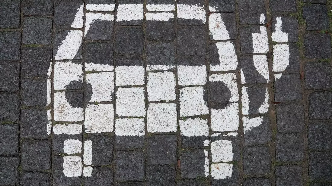 Einer PwC-Studie zufolge konnten deutsche Autobauer den Absatz vin E-Autos zuletzt deutlich steigern. - Bild: Marco Rauch/dpa