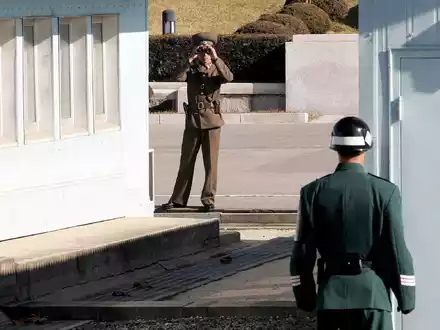 Innerkoreanischen Grenze in der demilitarisierten Zone bei Panmunjom. - Foto: epa Jeon Heon-Kyun/EPA/dpa