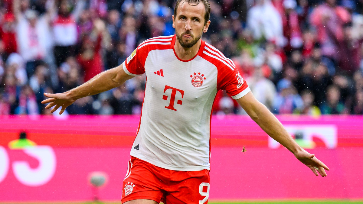 Ball frei für eine große Bayern-Woche: Torwart Manuel Neuer. - Foto: Tom Weller/dpa