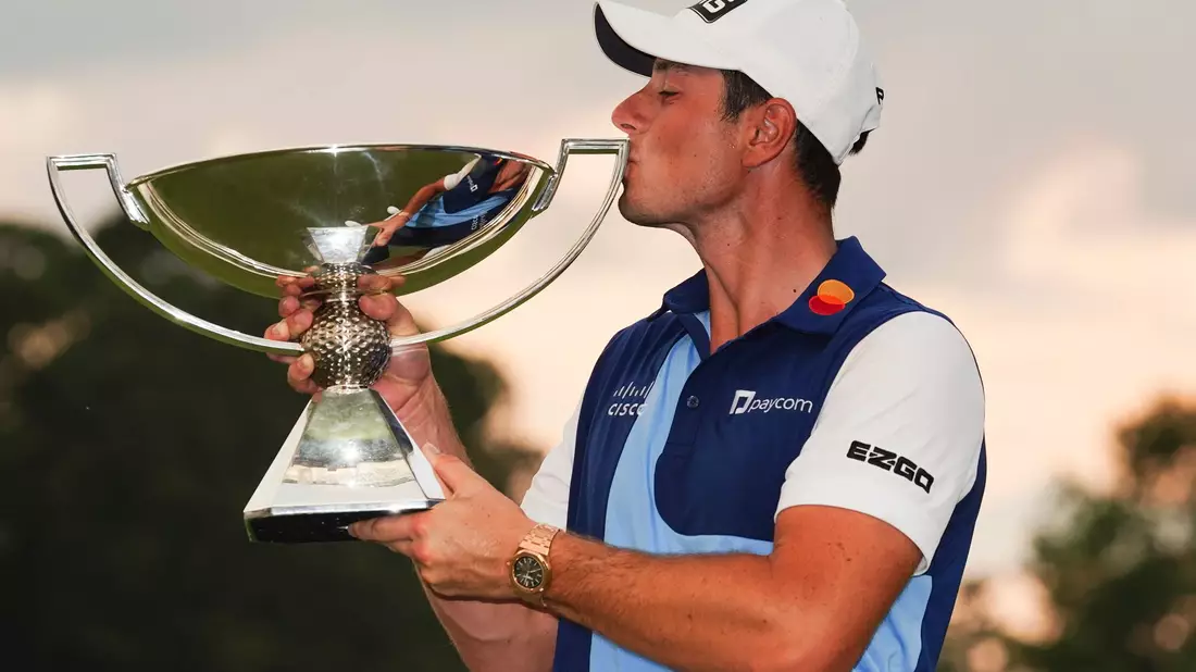Der Norweger Viktor Hovland strich für seinen Triumph in Atlanta einen Bonus über 18 Millionen US-Dollar ein. - Bild: John Bazemore/AP/dpa