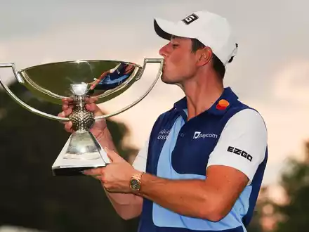 Der Norweger Viktor Hovland strich für seinen Triumph in Atlanta einen Bonus über 18 Millionen US-Dollar ein. - Foto: John Bazemore/AP/dpa