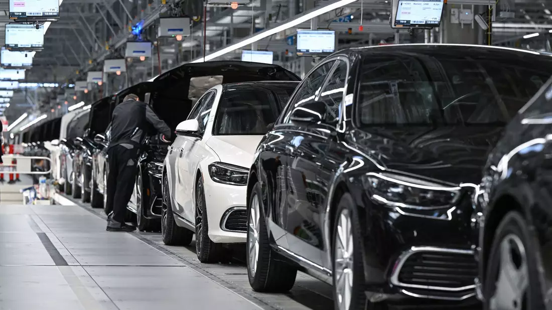Die weltweit größten Autokonzerne verzeichnen in Summe gute Umsätze und Gewinne. - Bild: Bernd Weißbrod/dpa