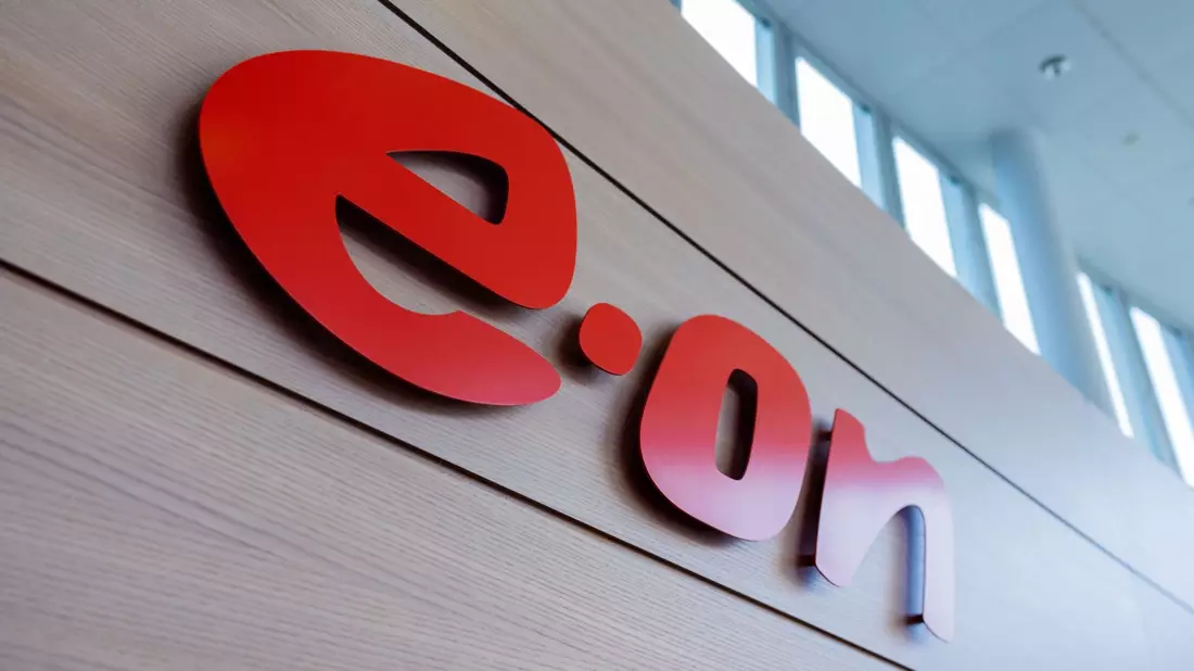 Blick auf das Logo in der Konzernzentrale des Energiekonzerns Eon in Essen. - Bild: Rolf Vennenbernd/dpa