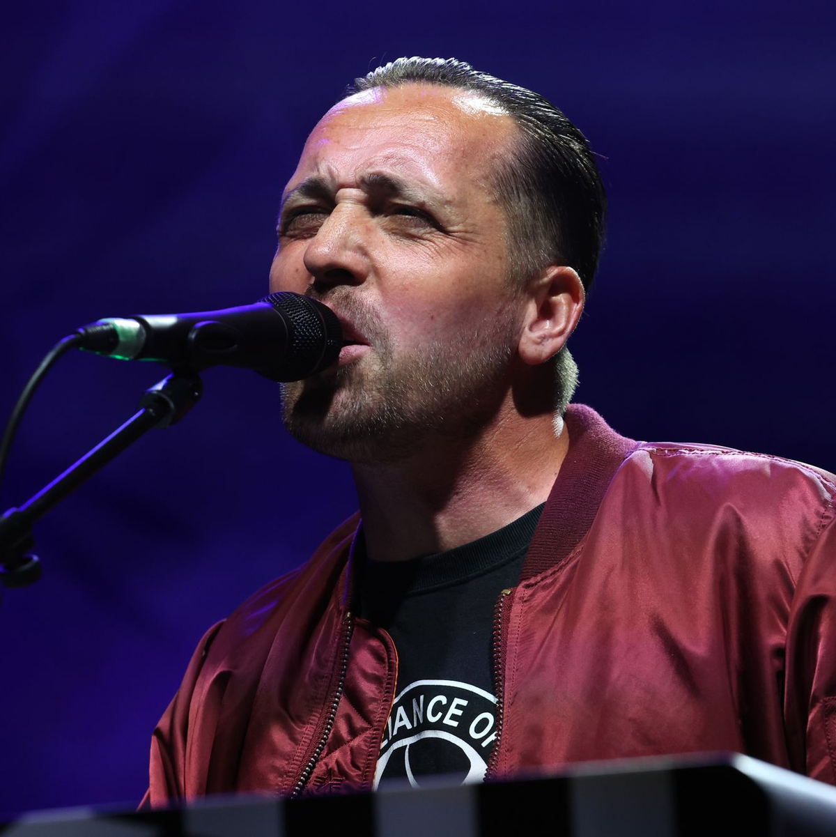 Rapper Danger Dan sorgte am zweiten Festivaltag für musikalische Höhepunkte und handfeste Ansagen gegen Rechtsextremismus. - Foto: Bernd Wüstneck/dpa