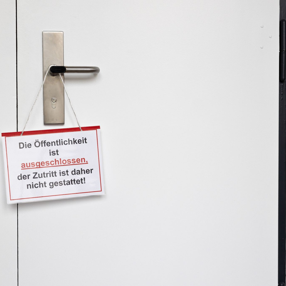 Das Landgericht Hannover hat im Mordprozess gegen einen 15-Jährigen eine Jugendstrafe von zehn Jahren verhängt. - Foto: Michael Matthey/dpa