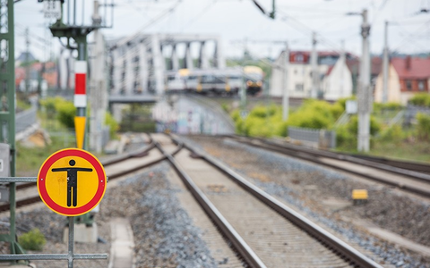 BPOL NRW: Streckensperrung am 11.11. - Bundespolizei stellt Gleisläufer in Köln - Foto: presseportal.de