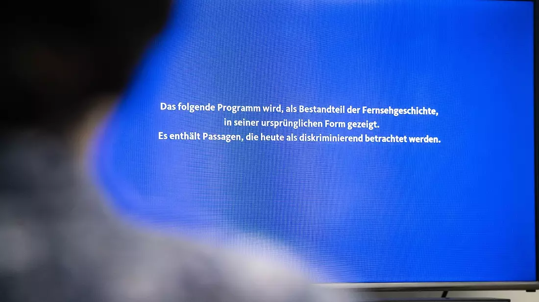 Einige jahrzehntealte Beiträge aus den Mediatheken werden mit Warnhinweisen versehen. - Bild: Hannes P. Albert/dpa