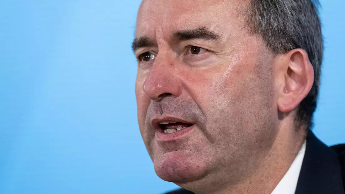 Für Freie-Wähler-Chef Hubert Aiwanger ist seine Partei der Wahlsieger der Landtagswahl in der Bayern-Koalition. - Bild: Sven Hoppe/dpa