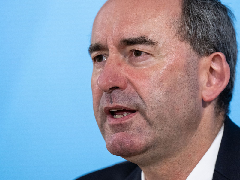 «Wir sind der Wahlsieger dieser Landtagswahl in dieser Bayern-Koalition», sagte Hubert Aiwanger von den Freien Wählern. - Foto: Sven Hoppe/dpa