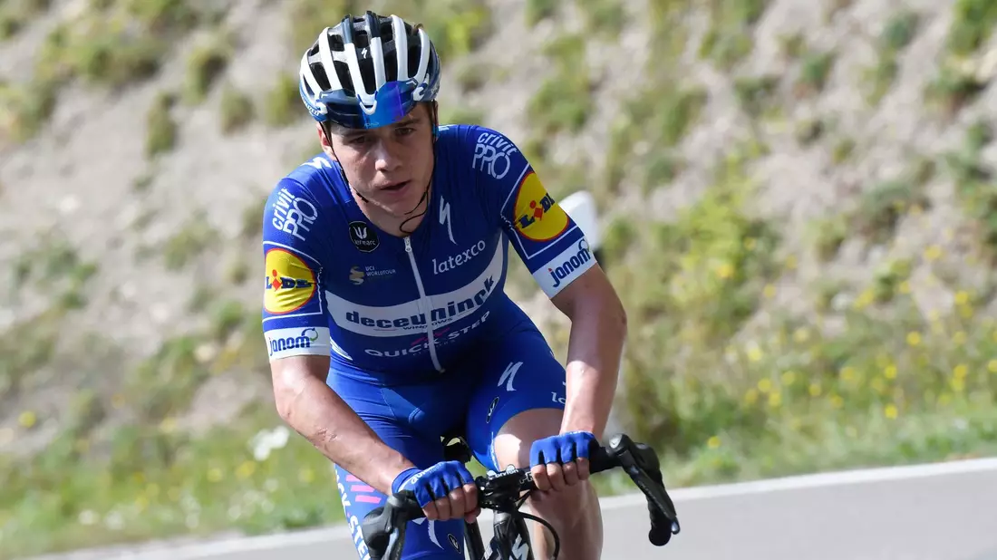 Der Belgier Remco Evenepoel hat die dritte Etappe der Vuelta gewonnen und das rote Trikot übernommen. - Bild: Bernd Thissen/dpa