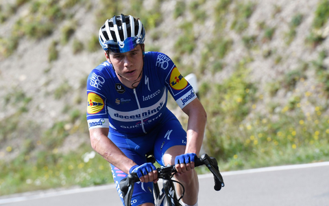 Der Belgier Remco Evenepoel hat die dritte Etappe der Vuelta gewonnen und das rote Trikot übernommen. - Foto: Bernd Thissen/dpa