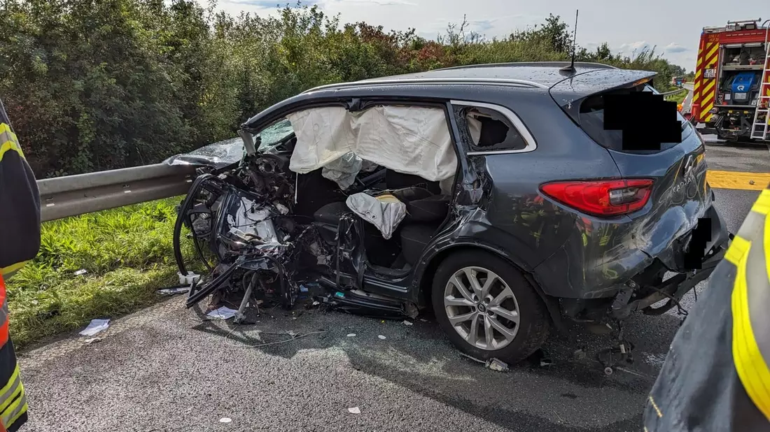 FW-EN: Verkehrsunfall auf der Kreuzung Herdecker Bach, Ecke Ender Talstraße - 2 Personen verletzt - Technische Rettung aus PKW durchgeführt - Bild: presseportal.de