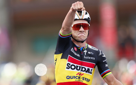 Remco Evenepoel bleibt bei der Vuelta im Roten Trikot. - Foto: Josep Lago/Belga/dpa