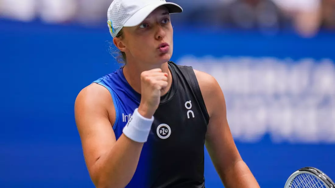 Titelverteidigerin Iga Swiatek hat souverän die zweite Runde bei den US Open erreicht. - Bild: Manu Fernandez/AP/dpa