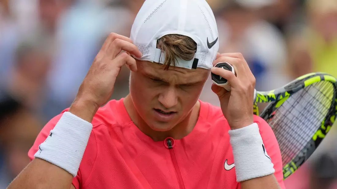 Der Däne Holger Rune hat überraschend sein Erstrundenmatch bei den US Open verloren. - Bild: John Minchillo/AP/dpa