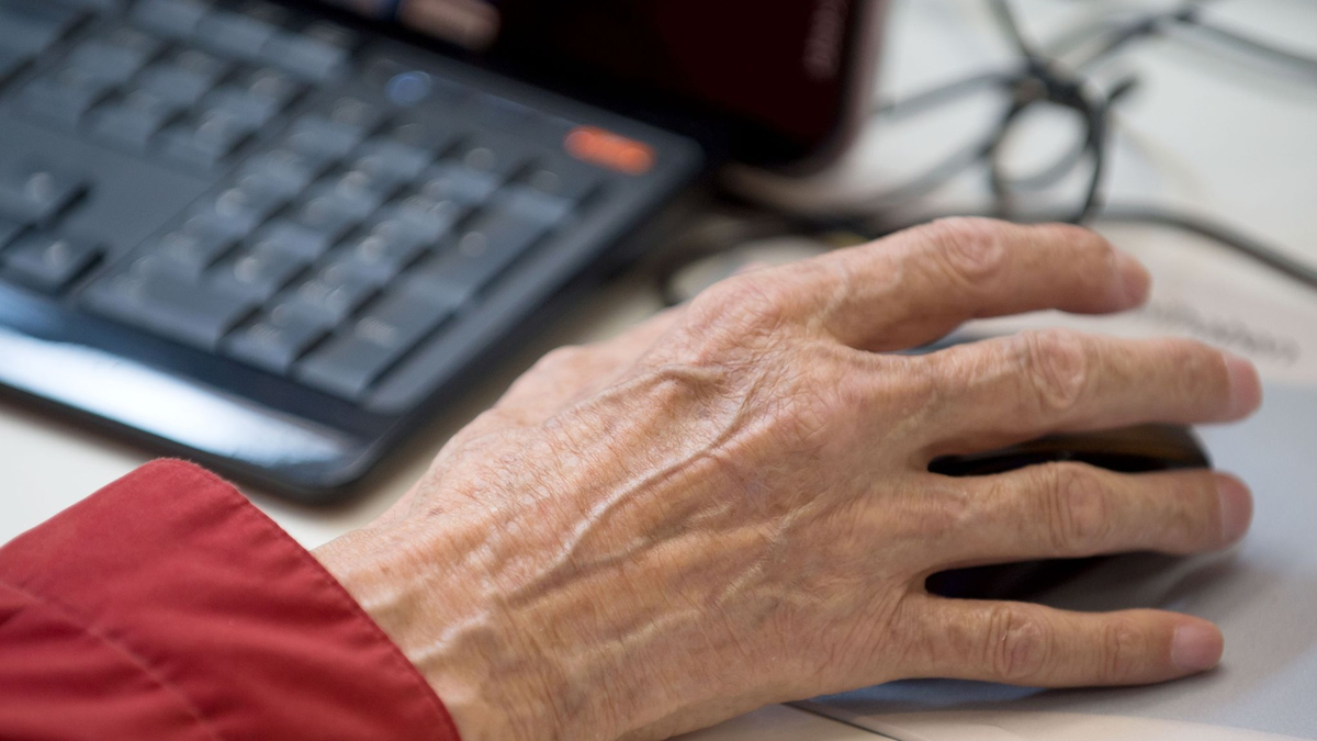 In der Altersspanne zwischen 55 und 64 gingen 1955 geborene Männer laut Studie im Schnitt 7,3 Jahre einem bezahlten Job nach, wie das Bundesinstitut für Bevölkerungsforschung mitteilt. - Foto: Tim Brakemeier/dpa