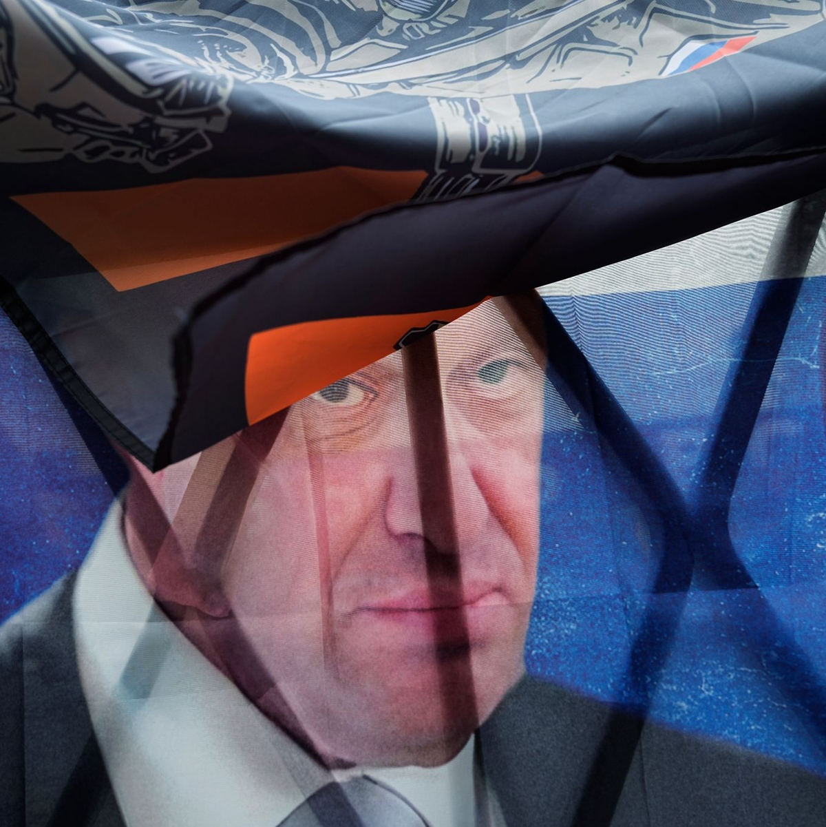 Blick auf ein Porträt des russischen Söldnerführers Prigoschin an einer informellen Gedenkstätte in Moskau für die bei dem Flugzeugabsturz ums Leben gekommenen Mitglieder der Wagner-Gruppe. - Foto: Alexander Zemlianichenko/AP/dpa