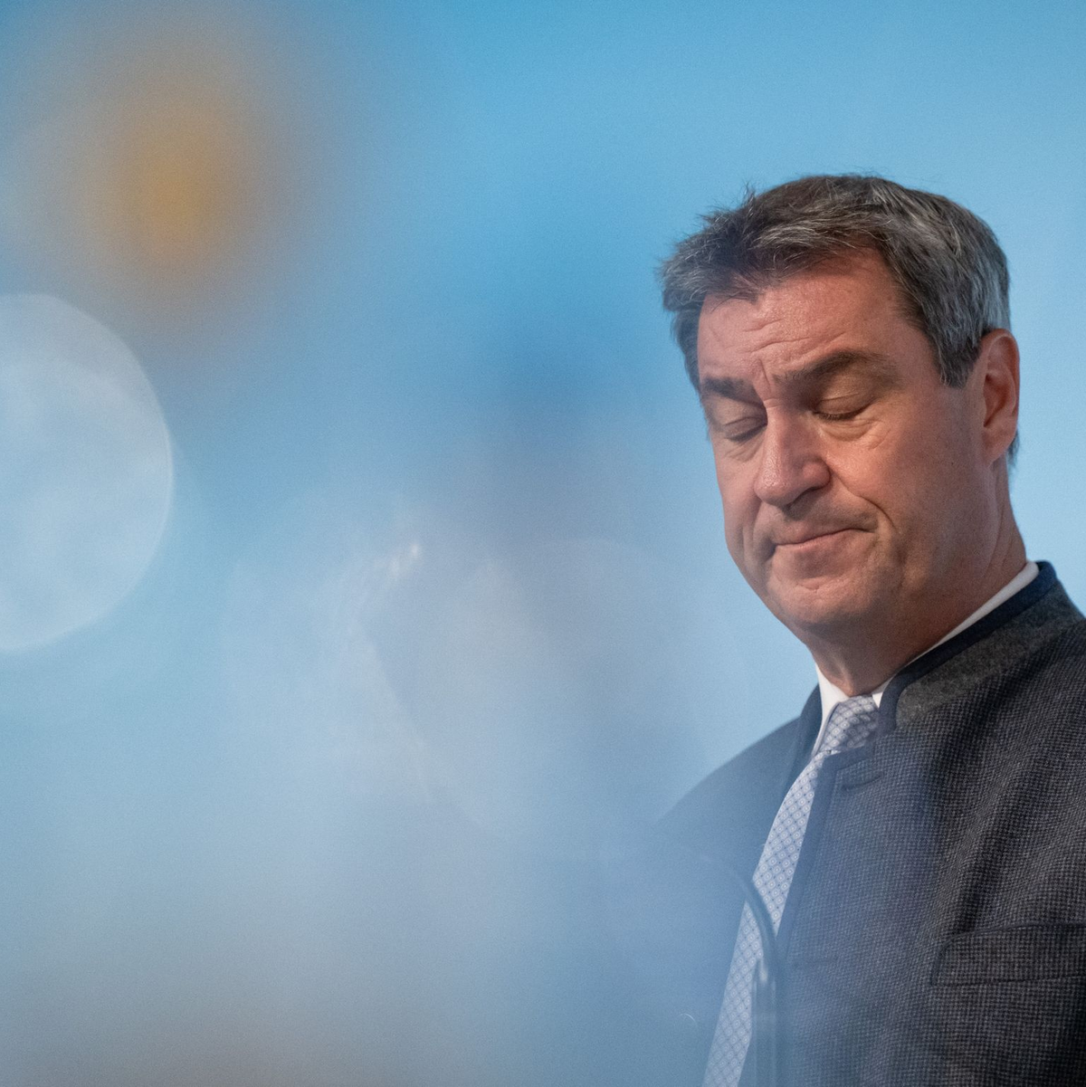 Markus Söder (CSU), Ministerpräsident von Bayern, gibt nach dem Sonder-Koalitionsausschuss ein Statement zum Fall des stellvertretenden Ministerpräsidenten Aiwanger ab. - Foto: Peter Kneffel/dpa