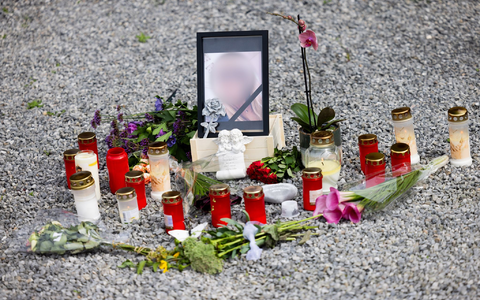 Gedenken an Dorota G. vor dem Haus in Süsterseel, in dem sie mit ihrem Ehemann gelebt hat. - Foto: Rolf Vennenbernd/dpa