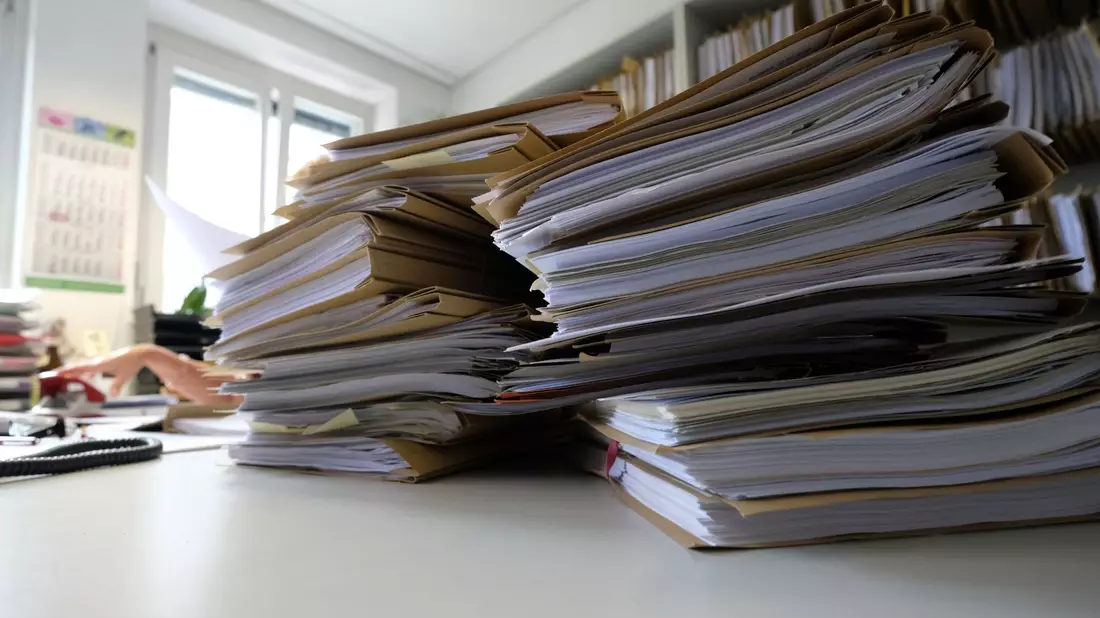«Wir wollen die Möglichkeiten der Künstlichen Intelligenz auch für die öffentliche Hand nutzbar machen», heißt es in einem Papier der Bundesregierung. - Bild: Bernd Weissbrod/dpa