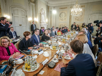 Bundeskanzler Olaf Scholz und sein Kabinett beraten bei der fünften Klausurtagung der Ampelregierung über die aktuellen Themen der Koalition. - Foto: Kay Nietfeld/dpa