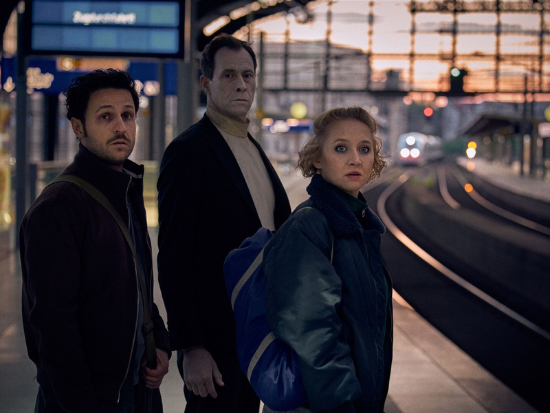 Anna Maria Mühe als Sophia, Marc Hosemann als Morten und Dimitrij Schaad als Reiner in einer Szene des Films «Sophia, der Tod und ich». - Foto: Stephan Rabold/DCM/dpa