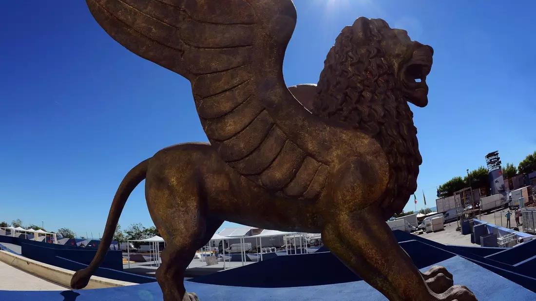 Der geflügelte Goldene Löwe, Symbol des Internationalen Filmfestspiele von Venedig. - Bild: Claudio Onorati/ANSA/epa/dpa