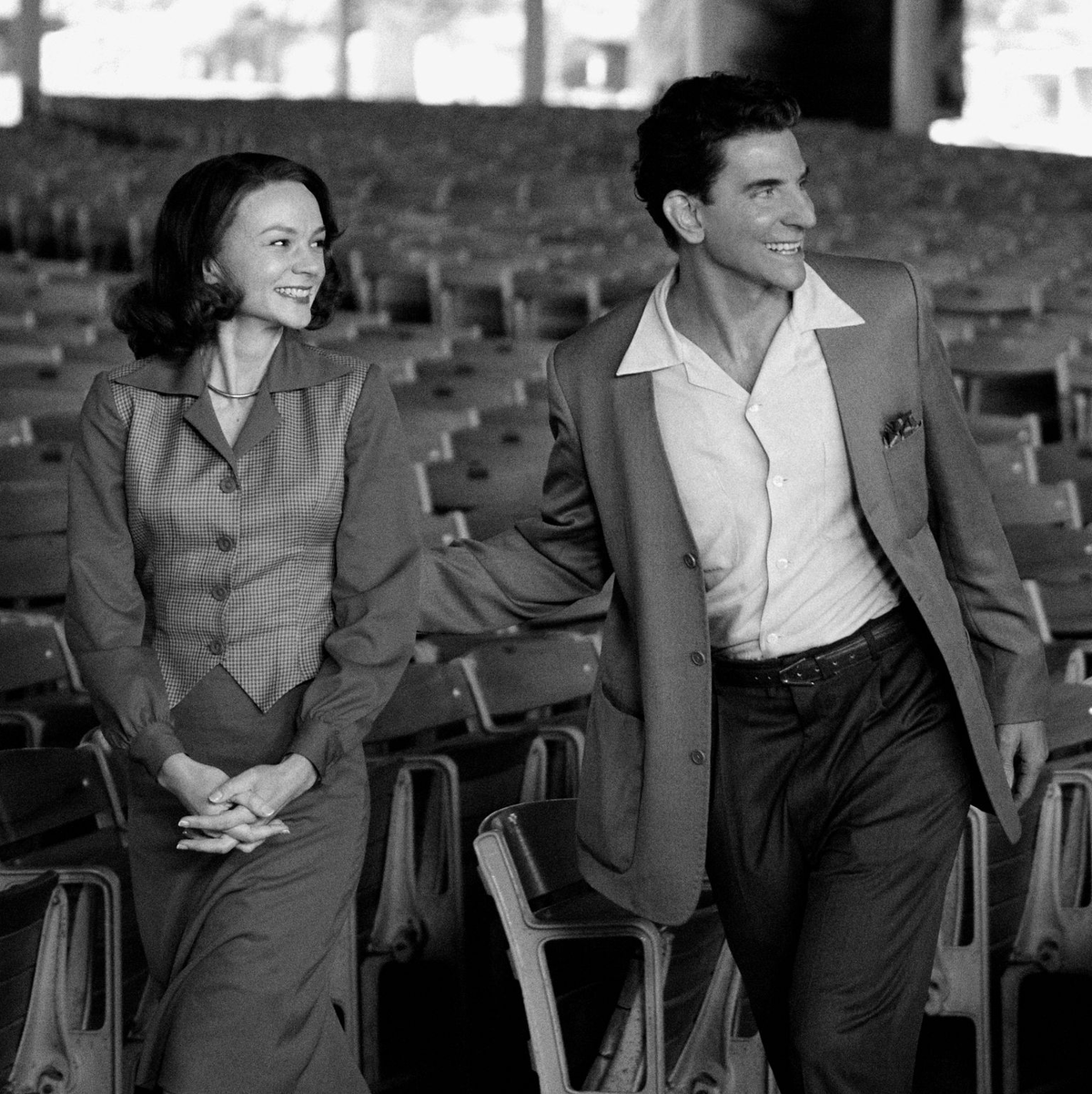 Carey Mulligan als Felicia Montealegre und Bradley Cooper als Leonard Bernstein in einer Szene aus «Maestro». - Foto: Cr. Jason McDonald/Netflix © 2023/dpa