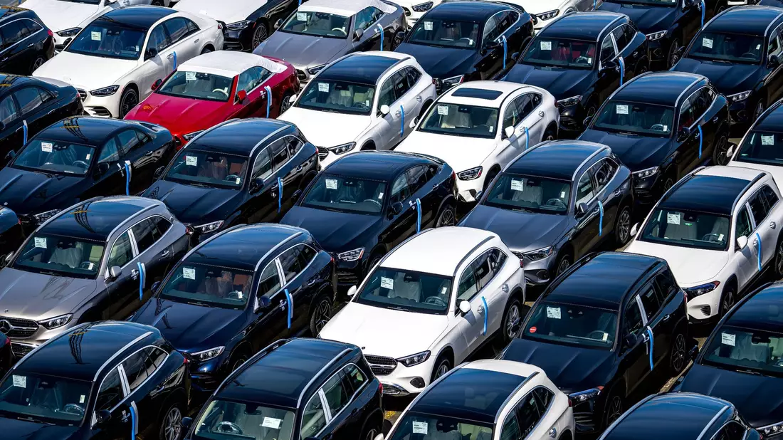 Trump kündigte im Wahlkampf an, auf Importe aus Weltregionen wie Europa neue Zölle einführen zu wollen. Besonders hart könnte es für die deutsche Autoindustrie und ihre Zulieferer werden.  - Bild: Sina Schuldt/dpa