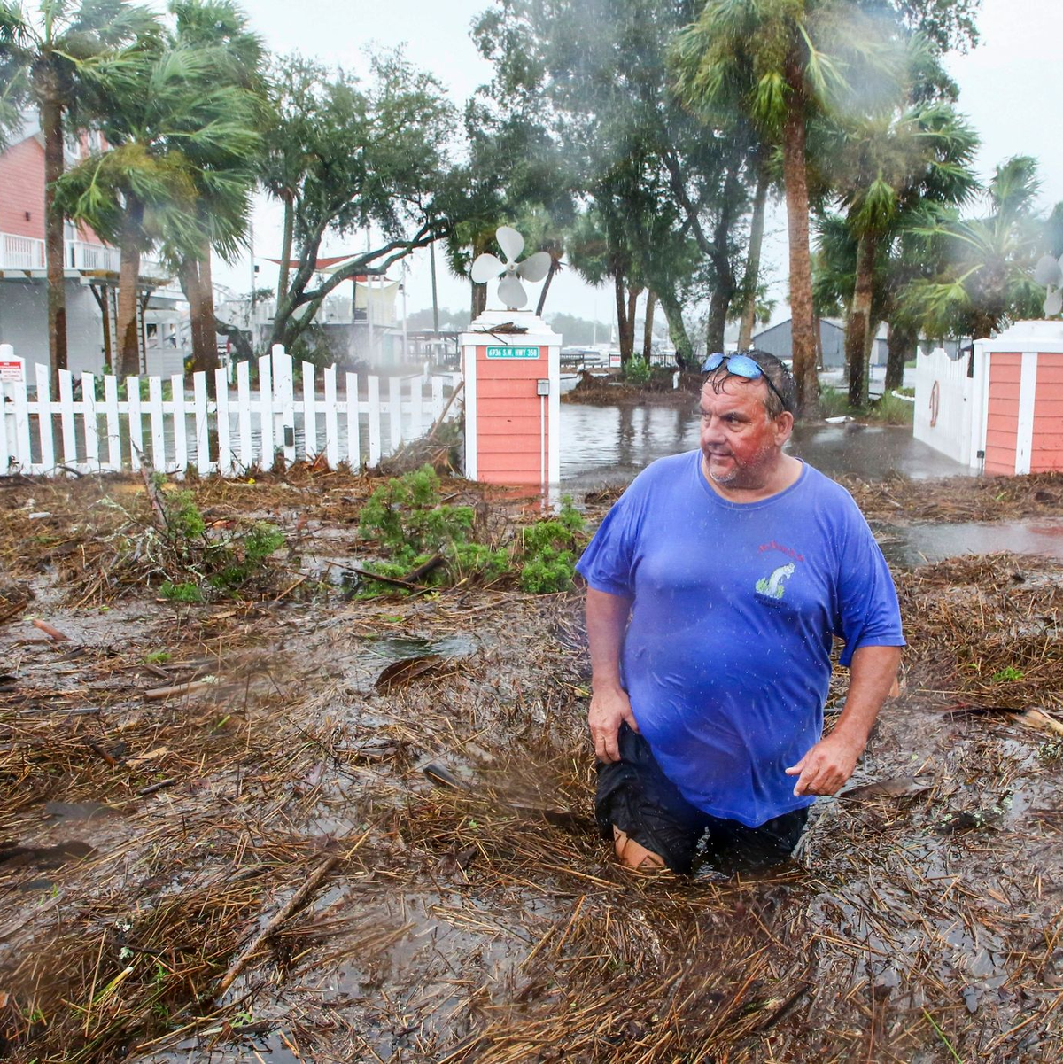 In Steinhatchee ist der Steinhatchee River über die Ufer getreten ist. - Foto: Douglas R. Clifford/Tampa Bay Times/AP/dpa