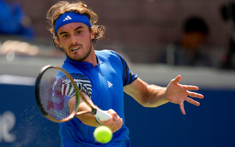 Stefanos Tsitsipas musste sich dem Schweizer Dominic Stricker geschlagen geben. - Foto: Manu Fernandez/AP/dpa