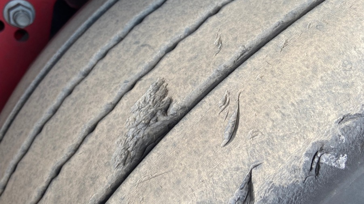 POL-SL: Verkehrskontrolle in Schwalbach / Polizei zieht Schrott-Lkw aus dem Verkehr - Foto: presseportal.de