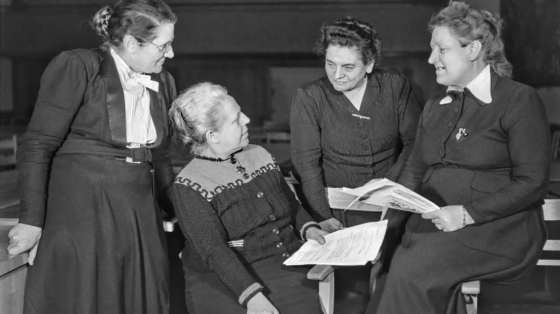 Im Museum Koening in Bonn werden am 1. September 1948 die Beratungen des Parlamentarischen Rates zur Ausarbeitung des Grundgesetzes mit einem Festakt eröffnet. - Bild: Erna Wagner-Hehmke/Haus der Geschichte/dpa