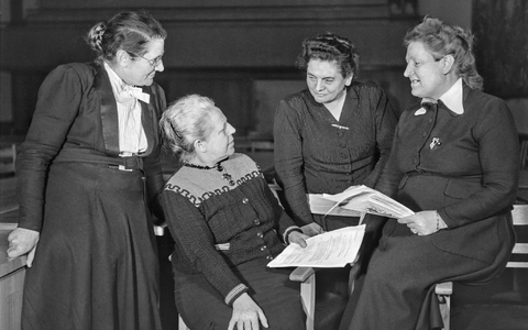 Im Museum Koening in Bonn werden am 1. September 1948 die Beratungen des Parlamentarischen Rates zur Ausarbeitung des Grundgesetzes mit einem Festakt eröffnet. - Foto: Erna Wagner-Hehmke/Haus der Geschichte/dpa